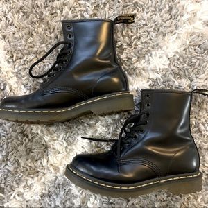 Dr. Marten combat boots! “The Original” size 8 WOMENS